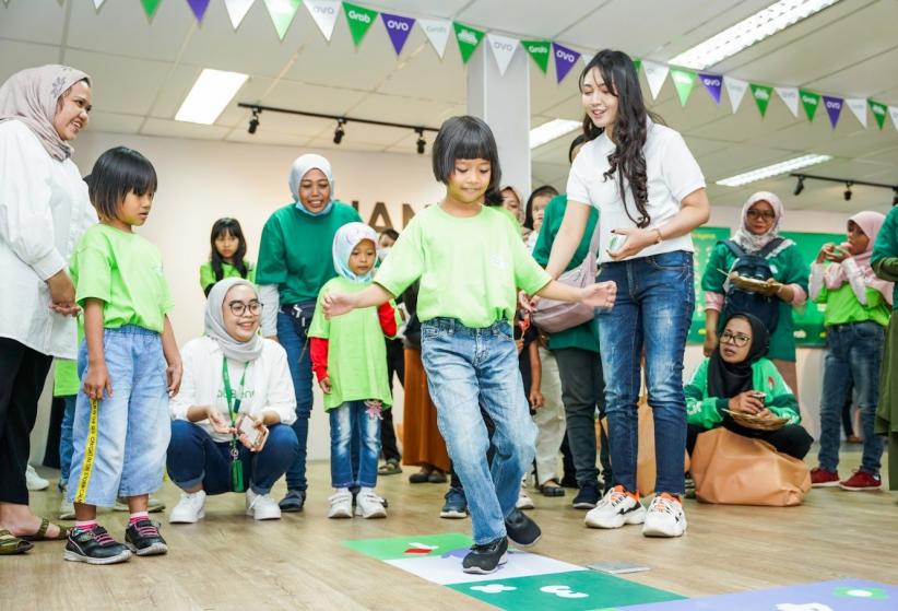 Ribuan Anak Mitra Pengemudi Rayakan Hari Anak Nasional dengan Sepatu Berdesain Khusus Gratis dari Grab - Bagian 3