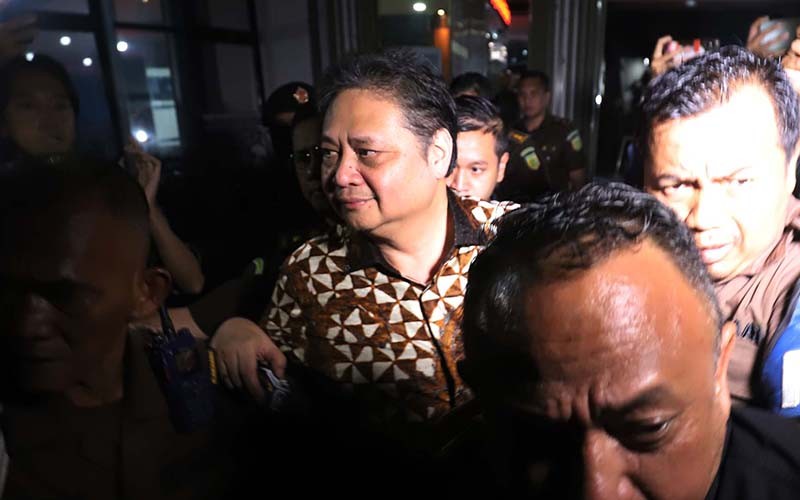 Ekspresi Airlangga Diperiksa 12 Jam, Dicecar 46 Pertanyaan Penyidik Kejagung - Bagian 2