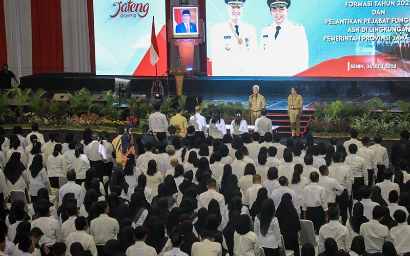 Ganjar Pesan PNS dan PPPK Selalu Jaga Integritas  - Bagian 1