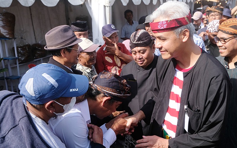 Momen Ganjar Pranowo Temui Petani Tembakau di Lereng Gunung Sindoro - Bagian 1