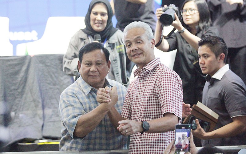 Momen Ganjar Pranowo dan Prabowo Salam Komando - Bagian 1