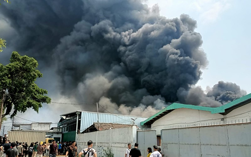 Kebakaran di Penjaringan Jakut, Puluhan Rumah Semi Permanen Ludes Dilalap Api - Bagian 5