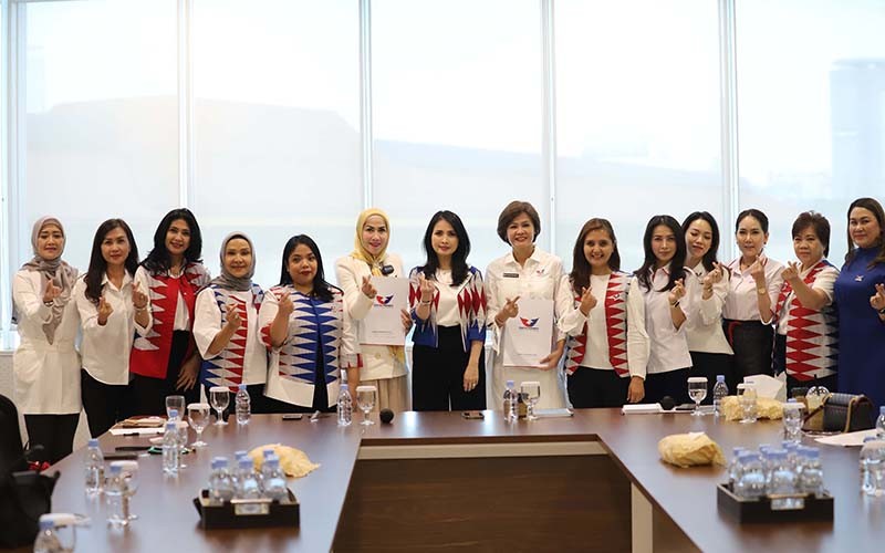 Ketum Kartini Perindo Liliana Tanoesoedibjo Serahkan SK Pengangkatan kepada Ci Mehong dan Venna Melinda - Bagian 3
