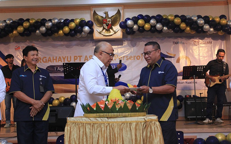 Potong Tumpeng Puncak Perayaan HUT ke-52 ASABRI  - Bagian 1