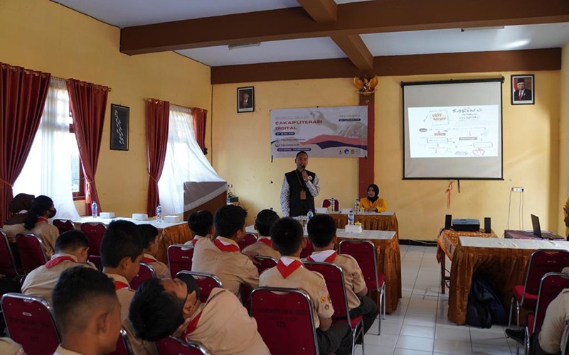 Melalui Program KKN, Warga di Kabupaten dan Kota Magelang Siap Melek Literasi Digital - Bagian 3