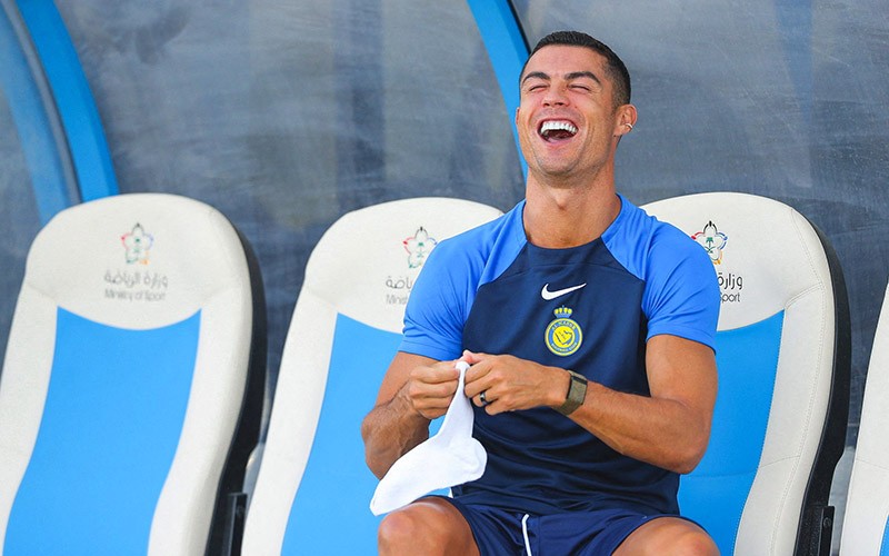 Tawa Lepas Cristiano Ronaldo Sambut Sadio Mane Latihan Perdana bersama Al Nassr - Bagian 2