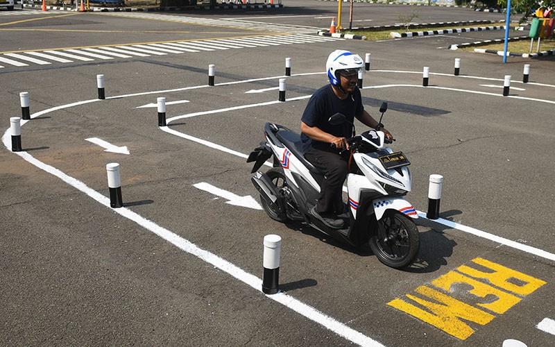 Melihat Ujian Praktik SIM yang Diubah, Lintasan Lebih Lebar dan Zig-zag Dihilangkan  - Bagian 2