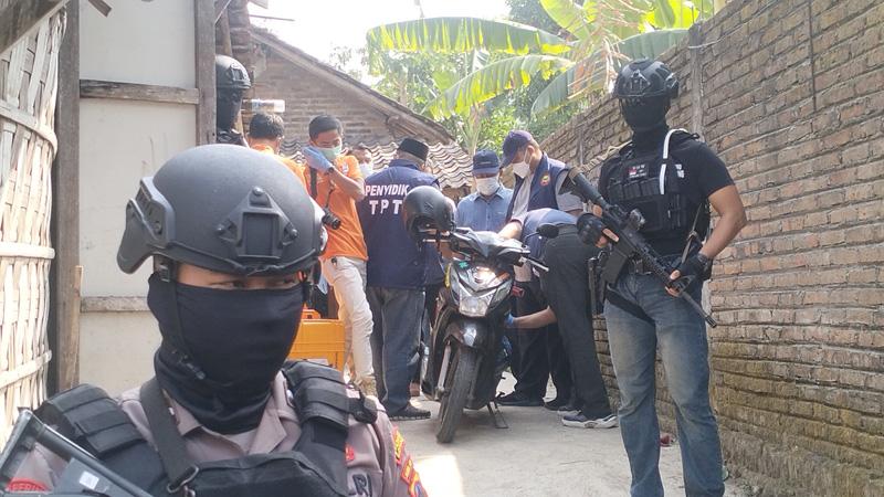 Densus 88 Geledah Rumah Terduga Teroris di Boyolali, Ini Barang Bukti yang Disita
