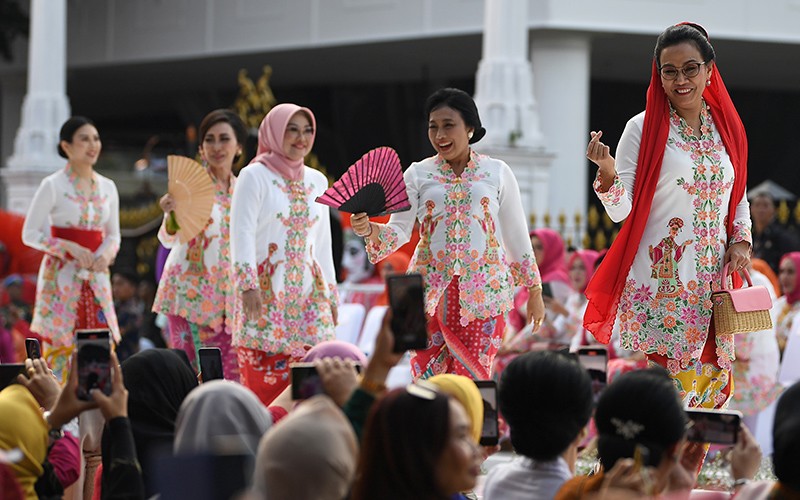 Peragaan Busana Istana Berkebaya - Bagian 2