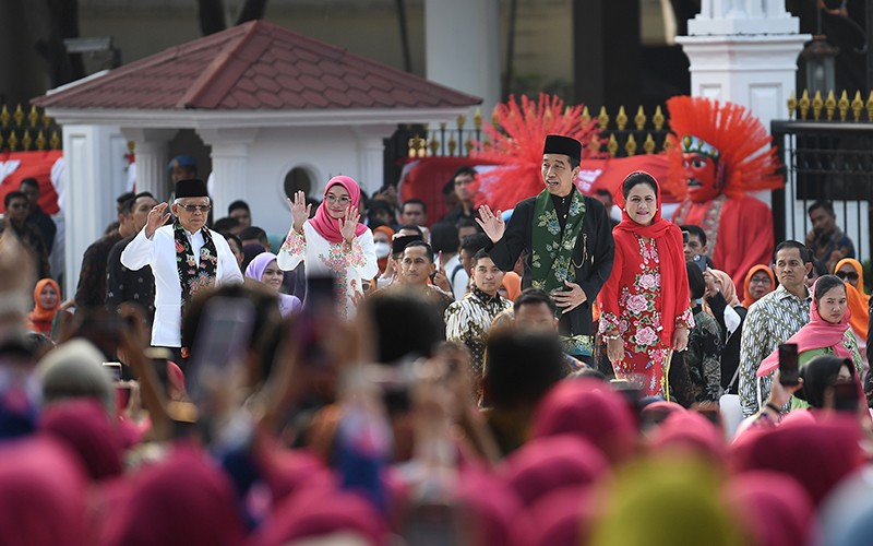 Peragaan Busana Istana Berkebaya - Bagian 1