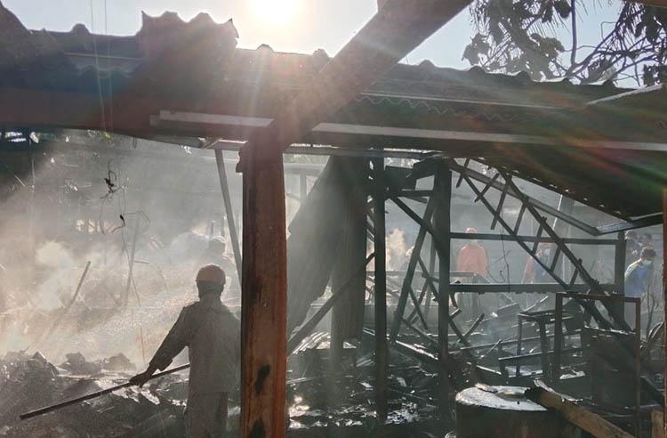 Gegara Bakar Sampah, Gudang Bengkel Berikut 9 Motor Ludes Terbakar