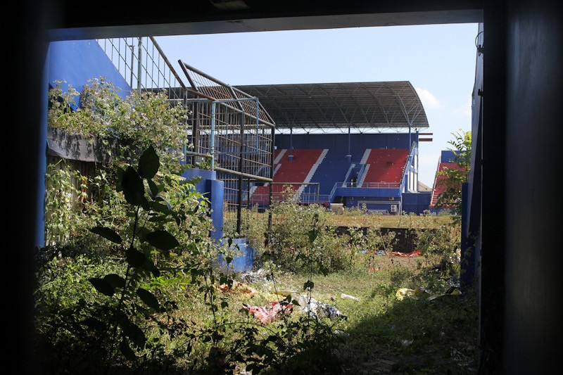 Kondisi Stadion Kanjuruhan Tidak Terawat Penuh Semak Liar - Bagian 2