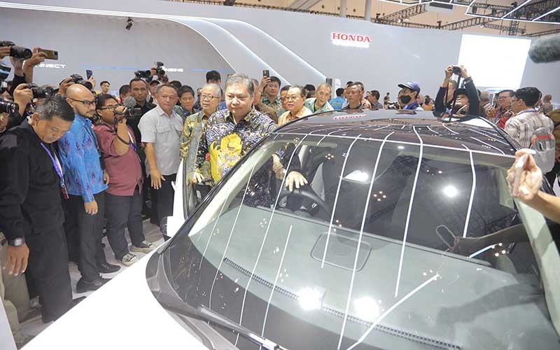 Menko Airlangga Buka Pameran GIIAS 2023 - Bagian 2