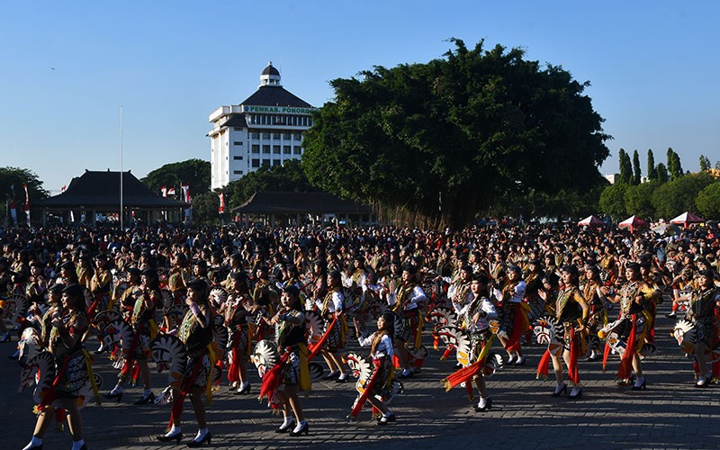 Pertunjukan Reog Massal di Alun-Alun Ponorogo - Bagian 2