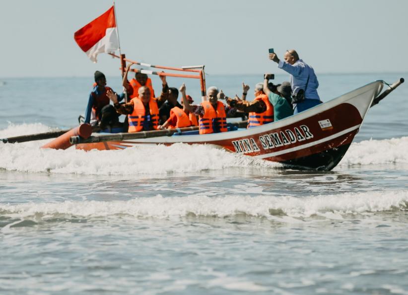 Foto-Foto Ganjar Luncurkan Perahu Listrik di Cilacap, Bantu Nelayan Hemat Pengeluaran - Bagian 1