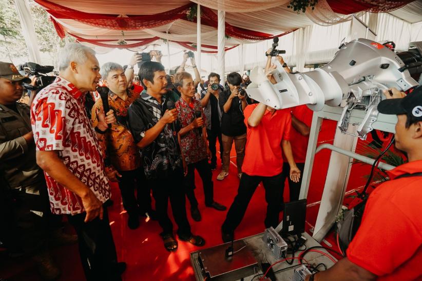 Foto-Foto Ganjar Luncurkan Perahu Listrik di Cilacap, Bantu Nelayan Hemat Pengeluaran - Bagian 3