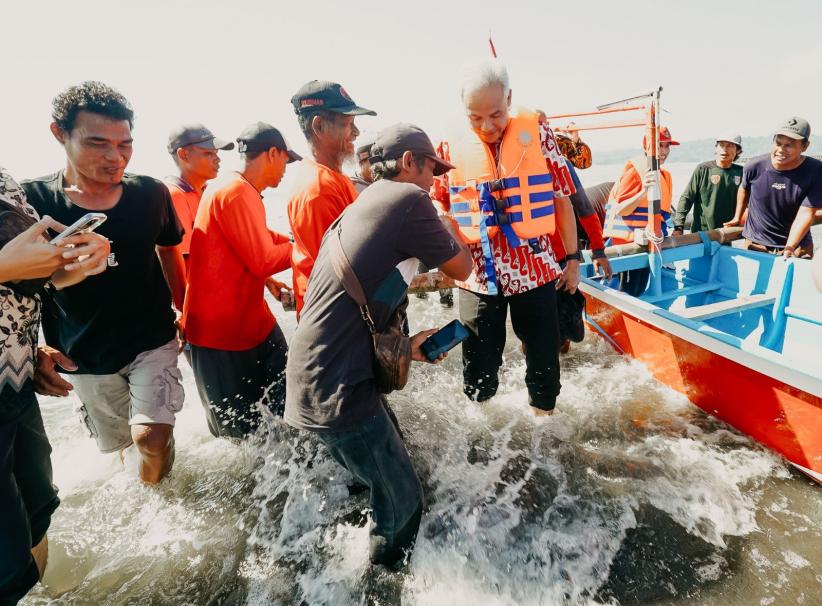 Foto-Foto Ganjar Luncurkan Perahu Listrik di Cilacap, Bantu Nelayan Hemat Pengeluaran - Bagian 2