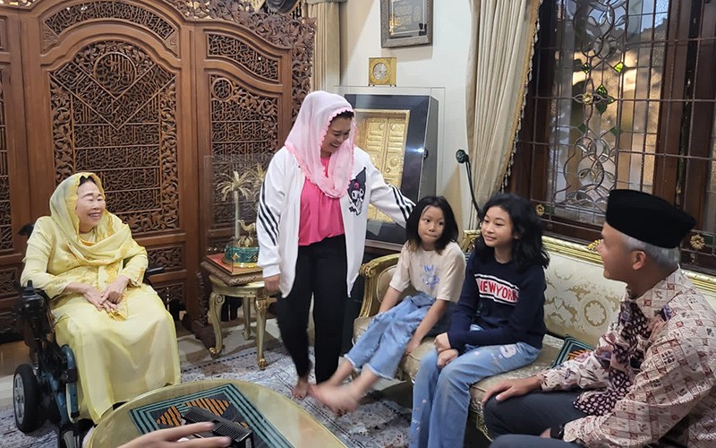 Momen Keakraban Ganjar Pranowo dengan Keluarga Gus Dur di Kediaman Ibu Sinta Nuriyah Wahid - Bagian 3