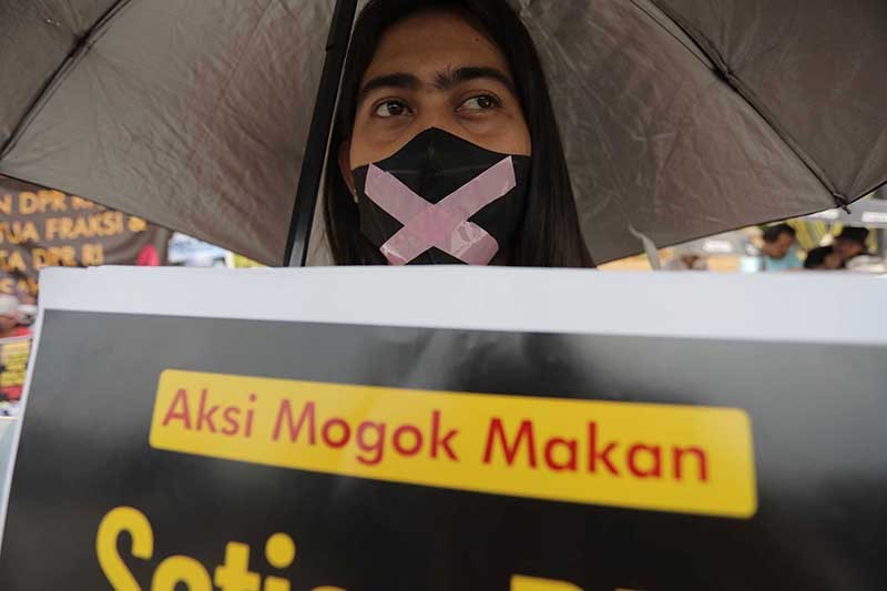 Aksi Mogok Makan Desak DPR Segera Sahkan RUU PPRT - Bagian 1