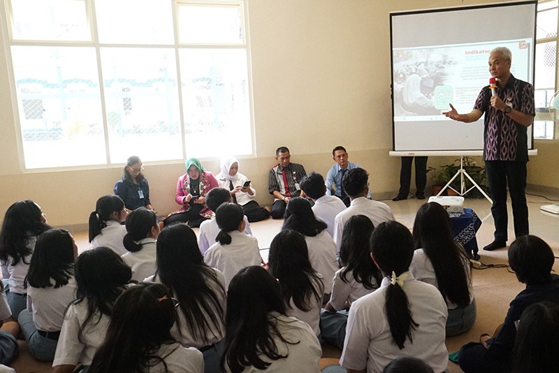 Ganjar Dekat dengan Anak Muda, Siswa SMA: Kalau Bapak Pensiun Jadi Gubernur, Kami Melapor ke Mana? - Bagian 2