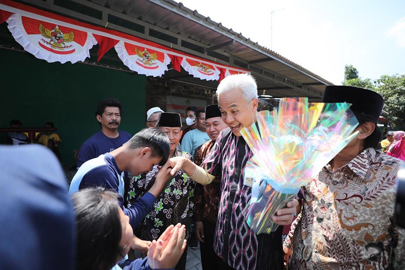 Buket Bunga Ungkapan Cinta kepada Ganjar dari Siswa dan Guru SLB di Magelang - Bagian 1