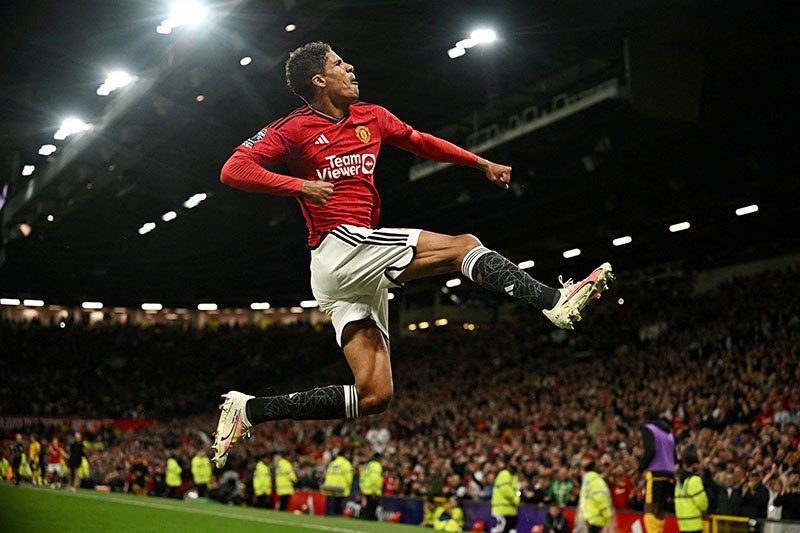 Hasil Liga Inggris MU vs Wolves, Gol Varane Bawa Setan Merah Menang 1-0 - Bagian 1