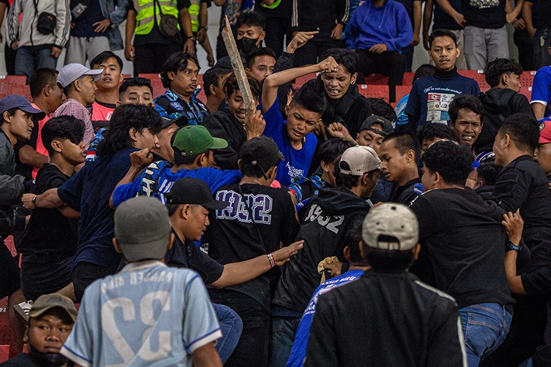 Ricuh Suporter PSIS Semarang dan Persib Bandung - Bagian 3