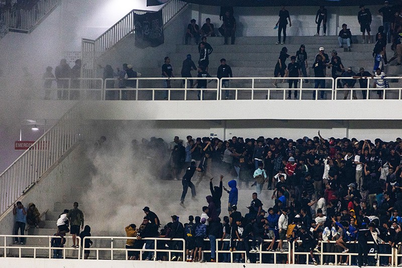 Ricuh Suporter PSIS Semarang dan Persib Bandung - Bagian 2