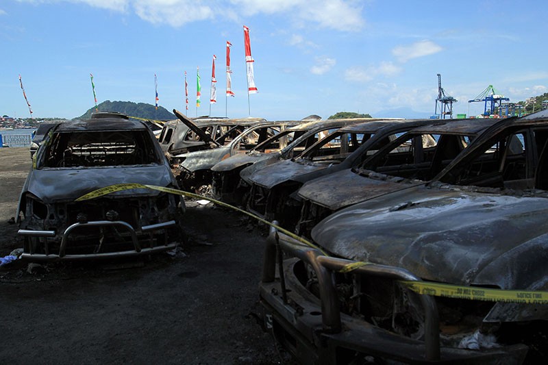 Penampakan 12 Mobil Sitaan Milik Anggota DPRD Papua Nonaktif Hangus Terbakar - Bagian 1