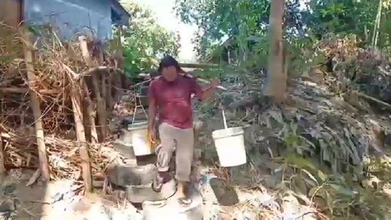 Kekeringan Landa Heuleut Majalengka, Warga Harus Jalan 1 Km demi Air Bersih