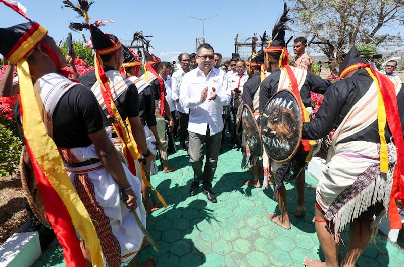 HT Disambut Hangat Simpatisan Partai Perindo di NTT - Bagian 1