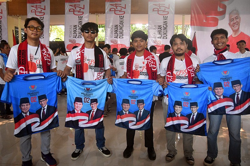 Ratusan Relawan Prabowo dari Jawa Barat Beralih Dukung Ganjar Pranowo - Bagian 1