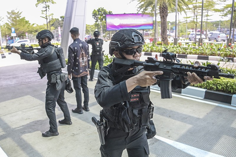 Paspampres Simulasi Pengamanan Kepala Negara Jelang KTT ASEAN - Bagian 1