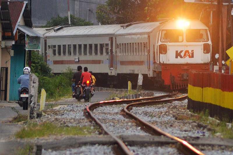 Demi Keselamatan Perjalanan Kereta Api, 5 Perlintasan Sebidang Liar di Padang Ditutup - Bagian 1