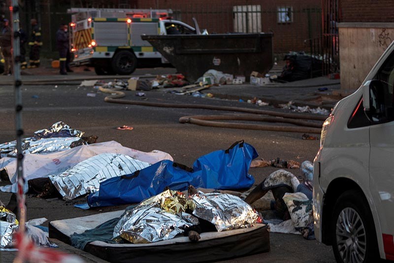 Puluhan Mayat Korban Kebakaran Bergelimpangan di Jalanan Johannesburg Afsel - Bagian 3