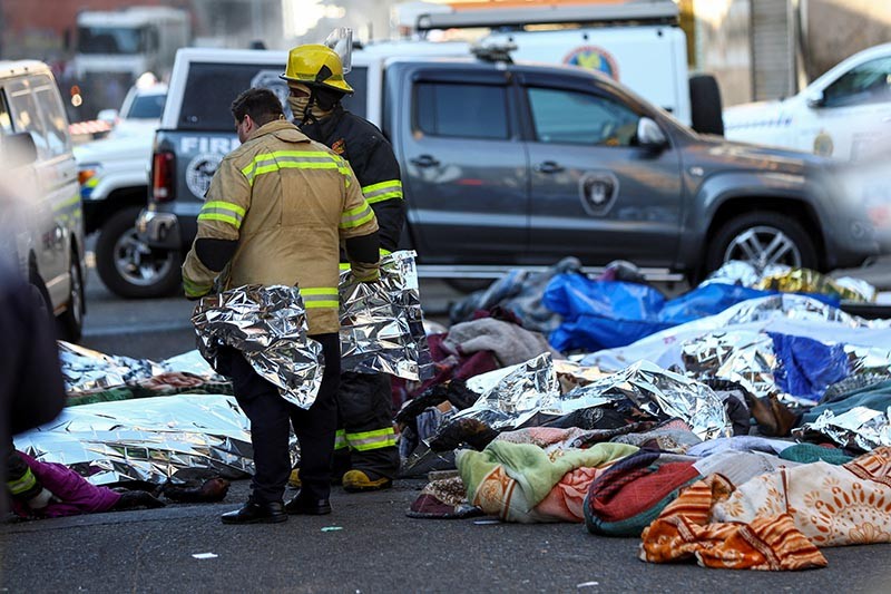 Puluhan Mayat Korban Kebakaran Bergelimpangan di Jalanan Johannesburg Afsel - Bagian 2