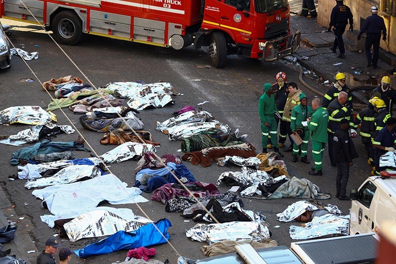 Puluhan Mayat Korban Kebakaran Bergelimpangan di Jalanan Johannesburg Afsel - Bagian 1