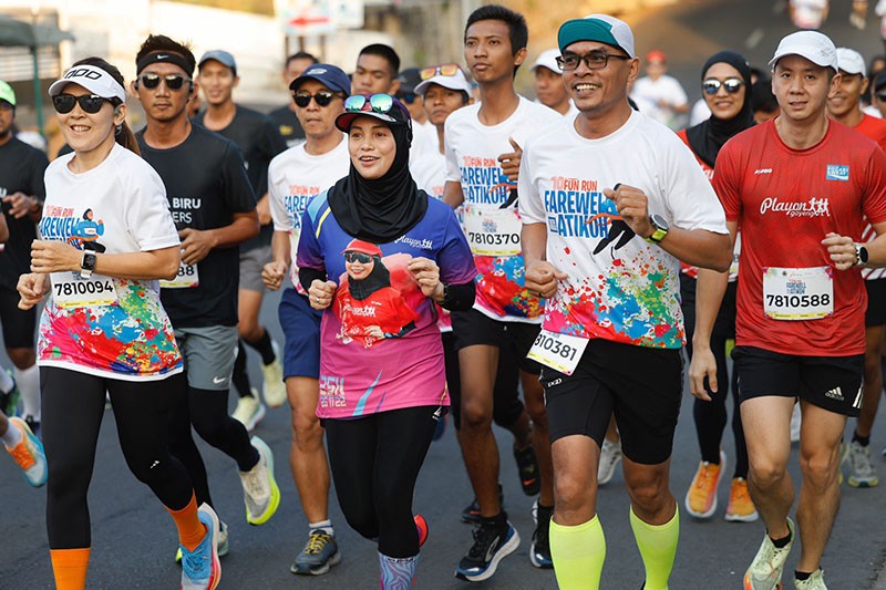 Momen Komunitas Lari Jawa Tengah Gelar Fun Run Farewell untuk Ganjar Pranowo dan Siti Atikoh - Bagian 2