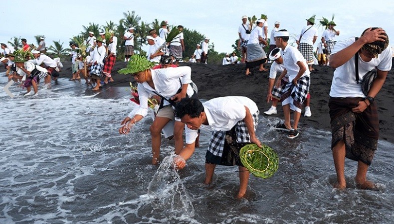 Mengenal Upacara Melasti di Bali, Ritual Penyucian Jelang Hari Raya Nyepi