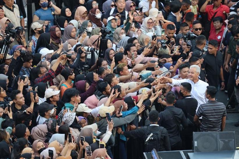 Ganjar Pranowo Pamit sebagai Gubernur, Ribuan Warga Melepas dengan Haru - Bagian 2