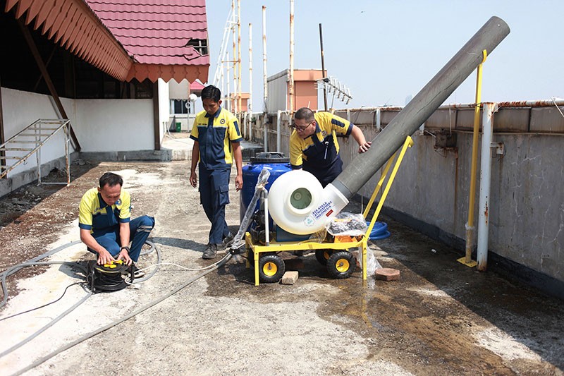 Air Disemprot dari Atas Gedung untuk Tekan Polusi Udara Jakarta - Bagian 2