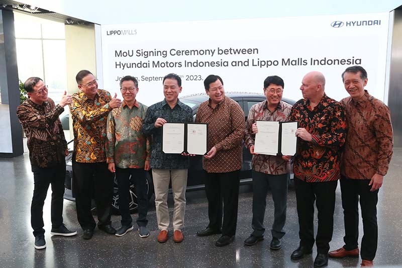 Kerja Sama Pendirian Stasiun Pengisian Daya Kendaraan Listrik di 52 Pusat Perbelanjaan - Bagian 3