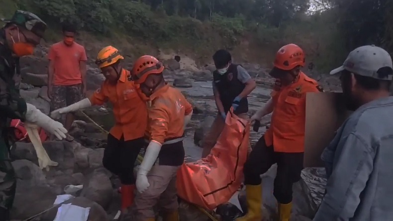 Geger, Warga Ciamis Temukan Mayat Perempuan Tersangkut Bebatuan Sungai Citanduy