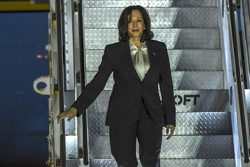 Wakil Presiden AS Kamala Harris Tiba di Indonesia - Bagian 2