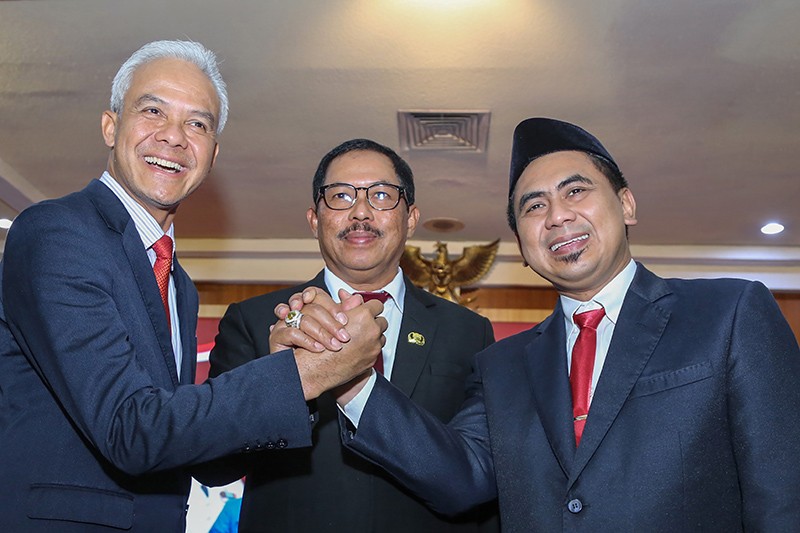 Ganjar Pranowo Serahkan Jabatan kepada Pj Gubernur Jateng Nana Sudjana - Bagian 3