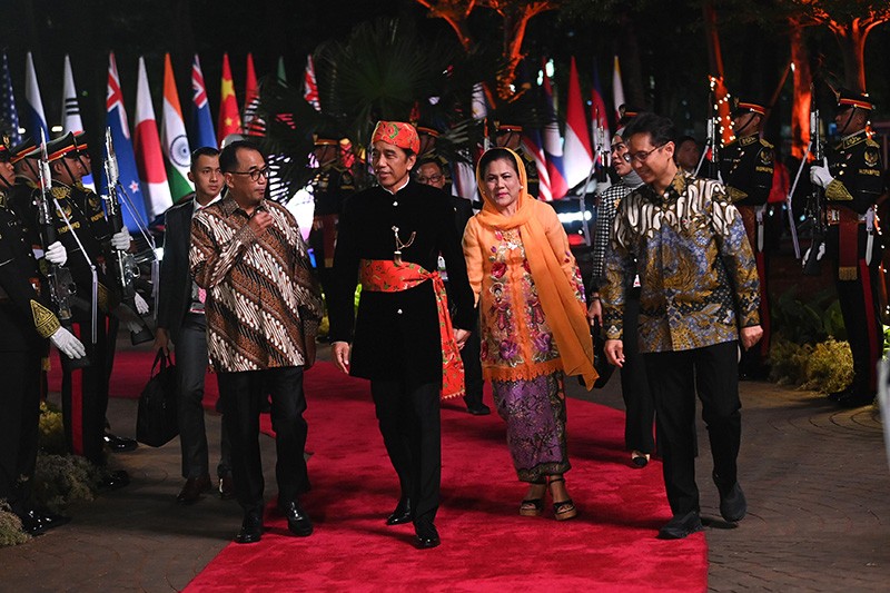 Potret Jokowi dan Iriana Berbaju Adat Betawi Bak Abang None Jakarta - Bagian 2