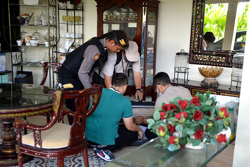 KPK Geledah Sebuah Rumah Terkait Dugaan Korupsi Kemnaker di Bali - Bagian 1