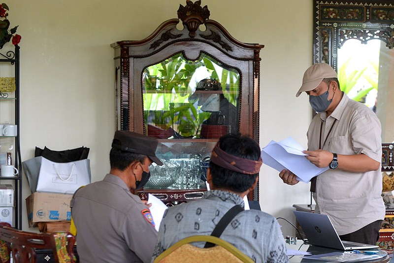 KPK Geledah Sebuah Rumah Terkait Dugaan Korupsi Kemnaker di Bali - Bagian 2