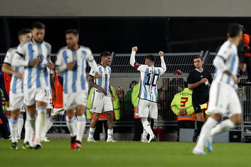 Messi Kembali jadi Pahlawan, Cetak Gol Tendangan Bebas ke Gawang Ekuador - Bagian 3