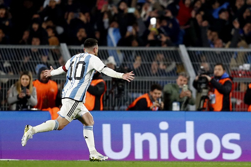 Messi Kembali jadi Pahlawan, Cetak Gol Tendangan Bebas ke Gawang Ekuador - Bagian 1